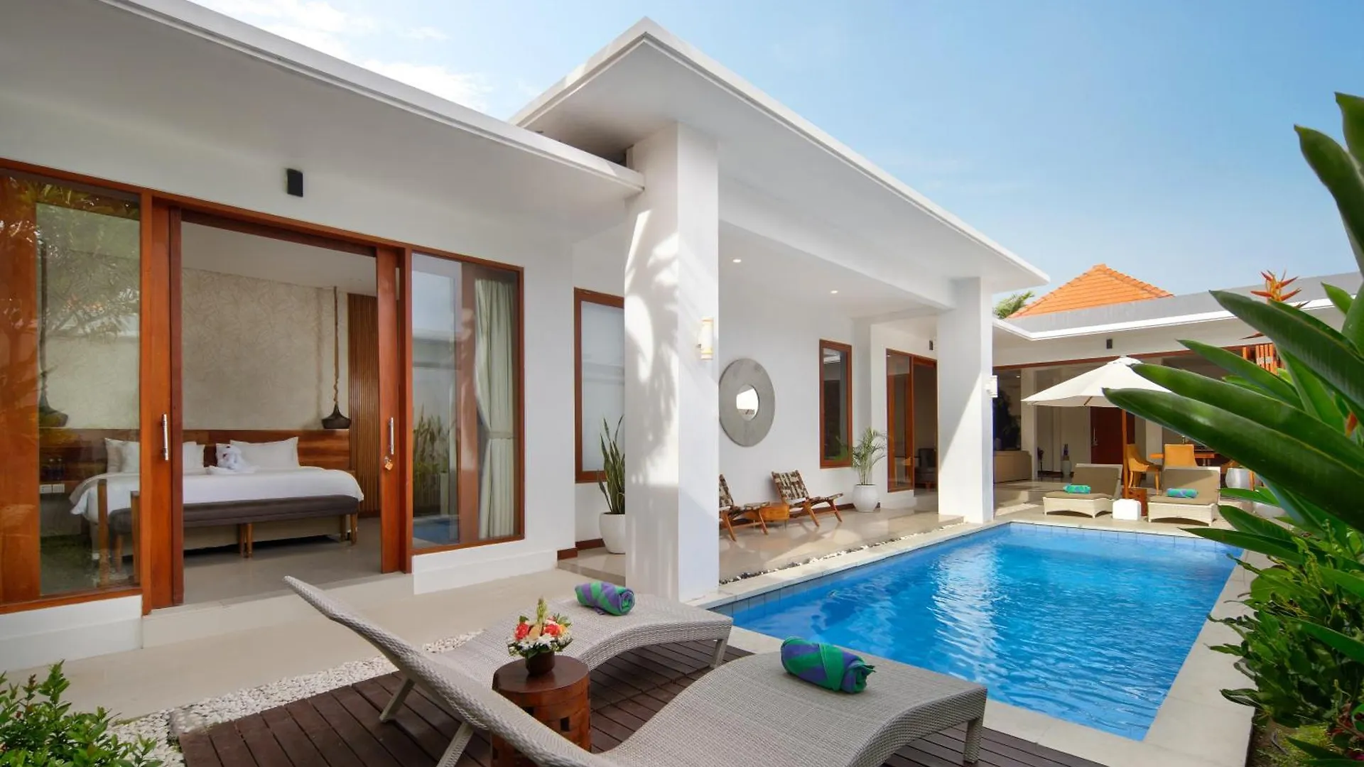 The Luxury Collection, Monaco Blu Villa Seminyak 0*,  Endonezya