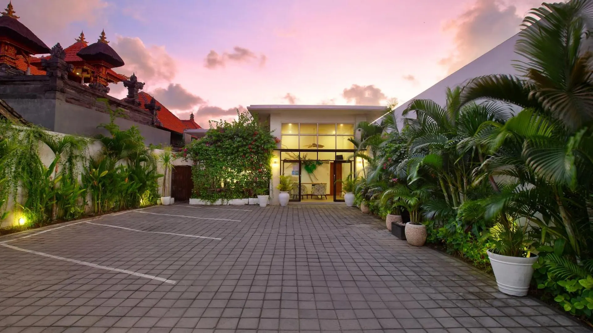 The Luxury Collection, Monaco Blu Villa Seminyak 0*,  Endonezya