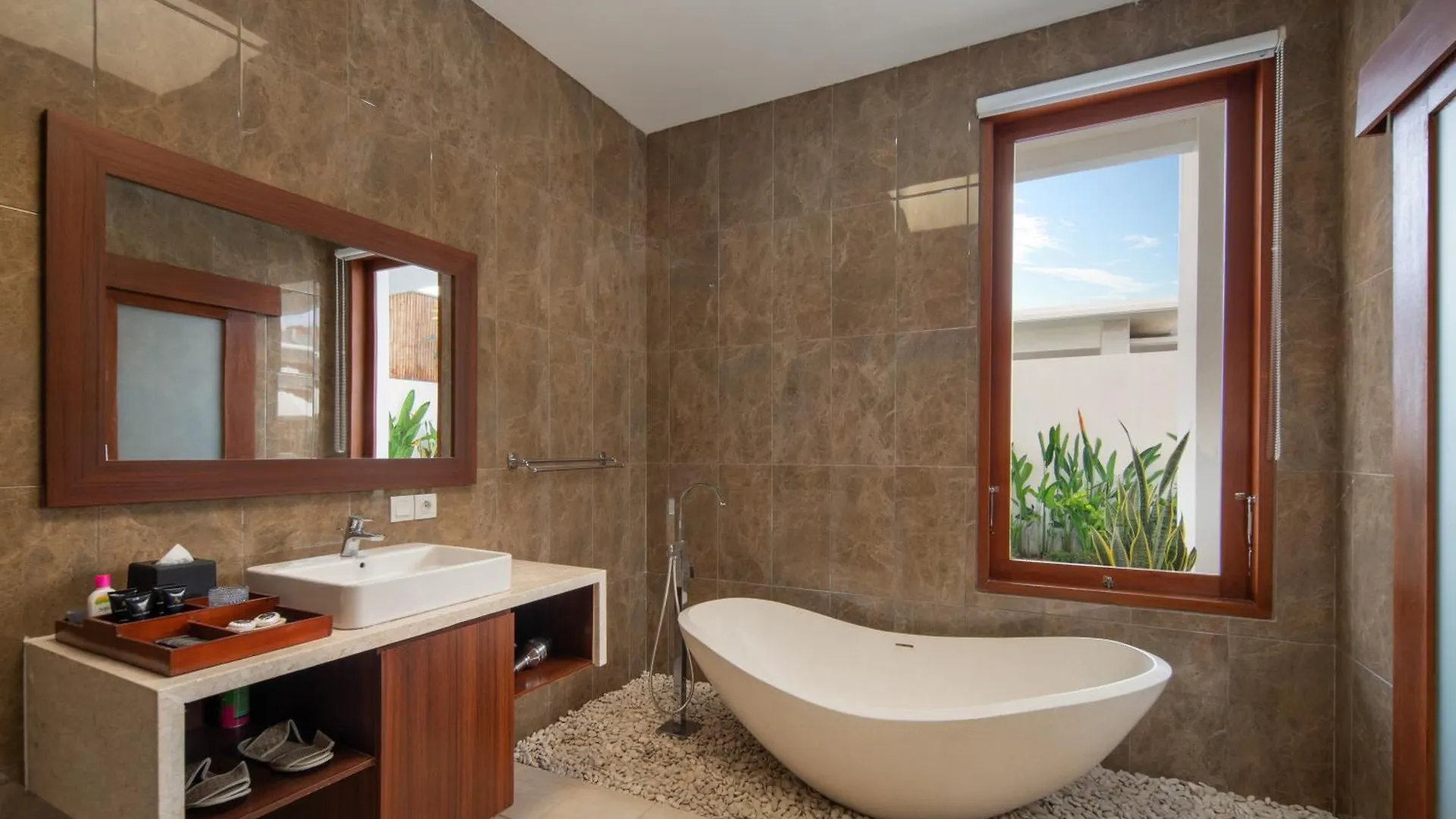 The Luxury Collection, Monaco Blu Villa Seminyak Endonezya